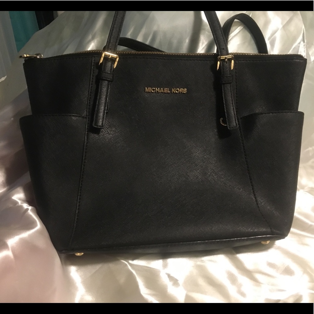 Black Michael Kors purse . Like new